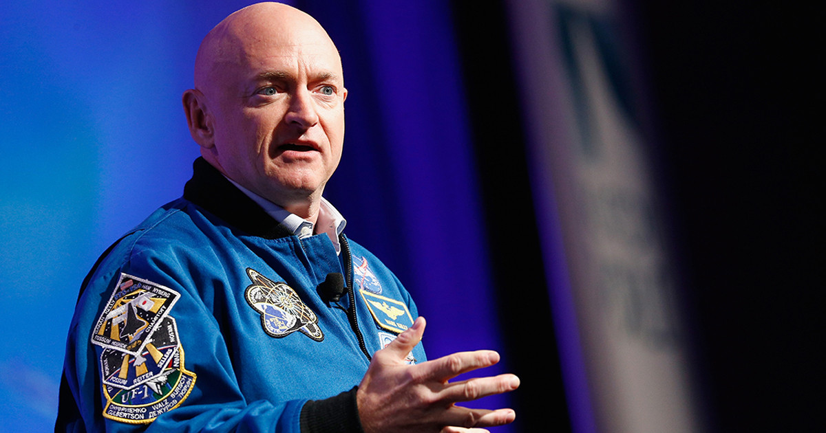 ইরানিদের ভোগান্তিতে ফেলা হবে যুক্তরাষ্ট্রের জন্য কলঙ্কজনক অধ্যায়: মার্কিন সিনেটর