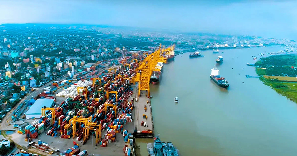 অকটেন ও ফার্নেস অয়েল নিয়ে বুধবার চট্টগ্রাম বন্দরে আসছে দু’টি জাহাজ