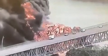 ভয়াবহ বিস্ফোরণে কেঁপে উঠলো আমেরিকাস সেতু, আগুন ছড়িয়ে পড়েছে জ্বালানি টার্মিনালে