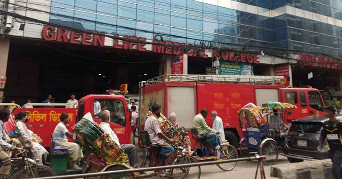 রাজধানীর গ্রিন লাইফ হাসপাতালে ভয়াবহ আগুন
