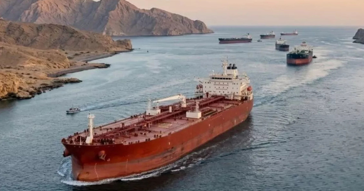 হরমুজ প্রণালি অতিক্রমের অপেক্ষায় কত জাহাজ? নতুন তথ্য প্রকাশ