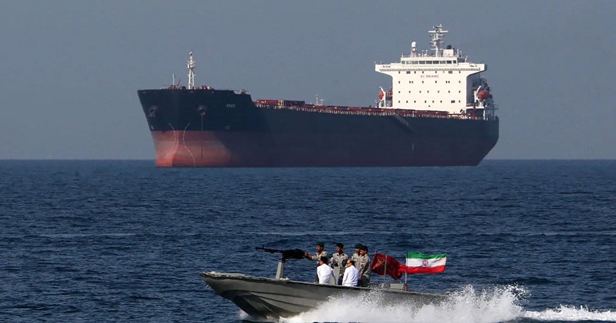 যুদ্ধবিরতি ভঙ্গ: হরমুজ নিয়ে কড়া বার্তা দিল ইরান