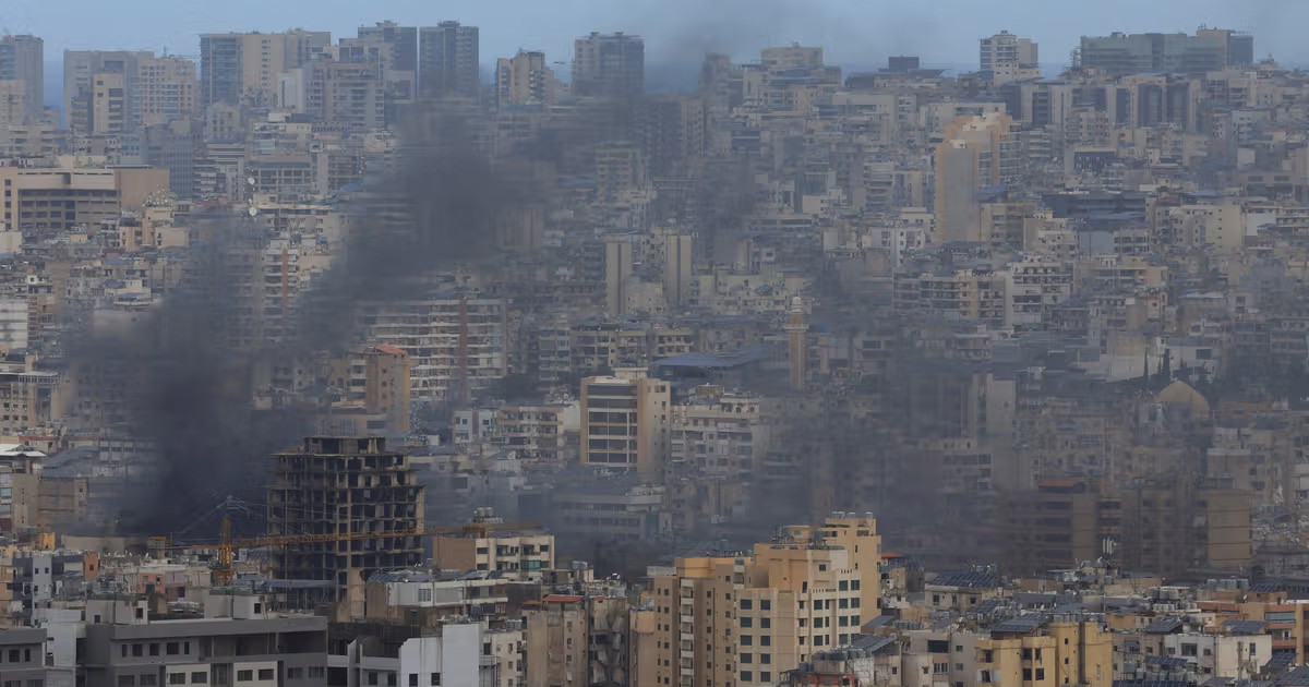 বৈরুতের ১৪টি এলাকা থেকে প্রবাসীদের নিরাপদ দূরত্বে যাওয়ার নির্দেশ
