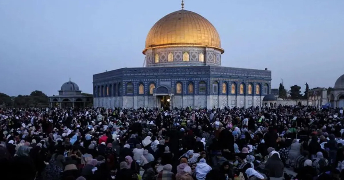 ৪০ দিন পর খুলে দেওয়া হলো আল-আকসা মসজিদ