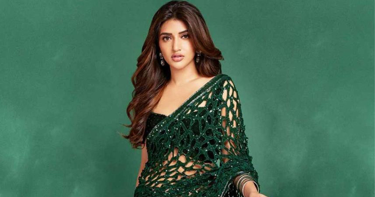 শ্রীলীলার মন্তব্যে সমালোচনার ঝড়