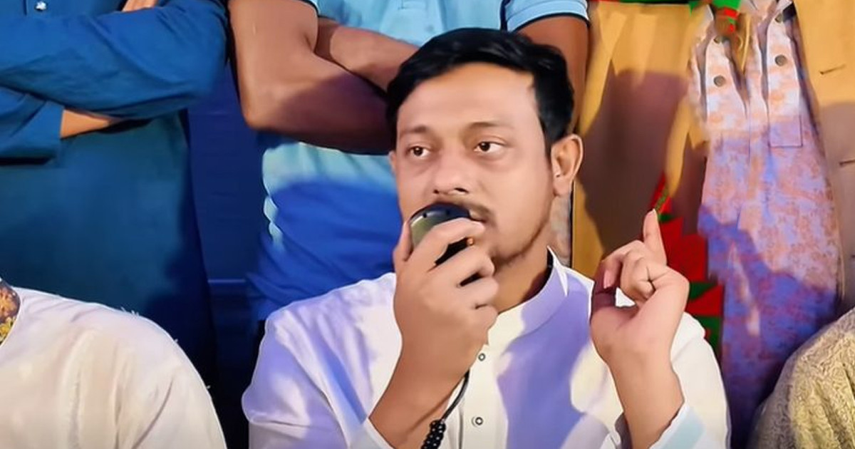 নাসীরুদ্দীন পাটওয়ারীর কুশপুত্তলিকায় জুতা নিক্ষেপ (ভিডিও)