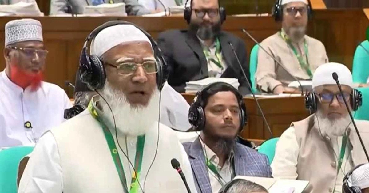 'উপরে হাত তুলব না-কি নিচে নামাব, কিছুই বুঝতে পারছি না' (ভিডিও)