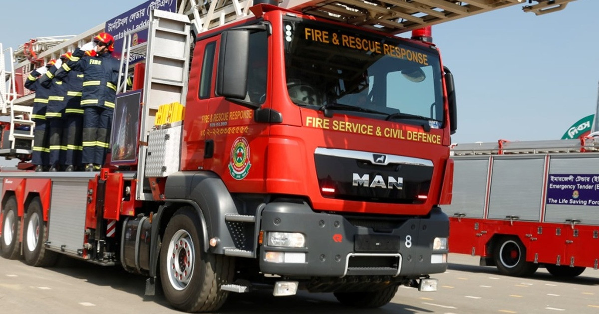 চট্টগ্রামে শপিং কমপ্লেক্সে ভয়াবহ আগুন