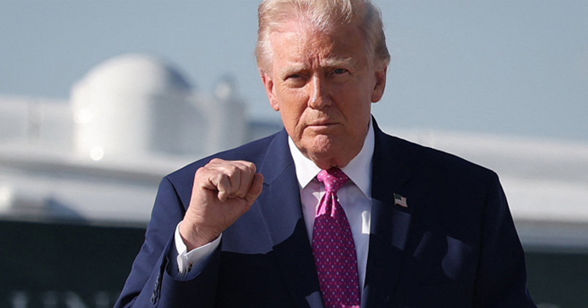 নভোচারীদের ট্রাম্পের অভিনন্দন: চন্দ্রাভিযানের পরের লক্ষ্য মঙ্গল গ্রহ