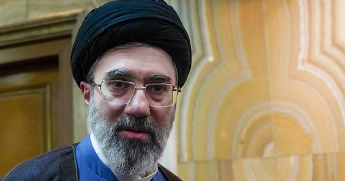 প্রকাশ্যে সামনে নেই, গুরুতর আঘাত নিয়েও রাষ্ট্র পরিচালনা করছেন মোজতবা খামেনি