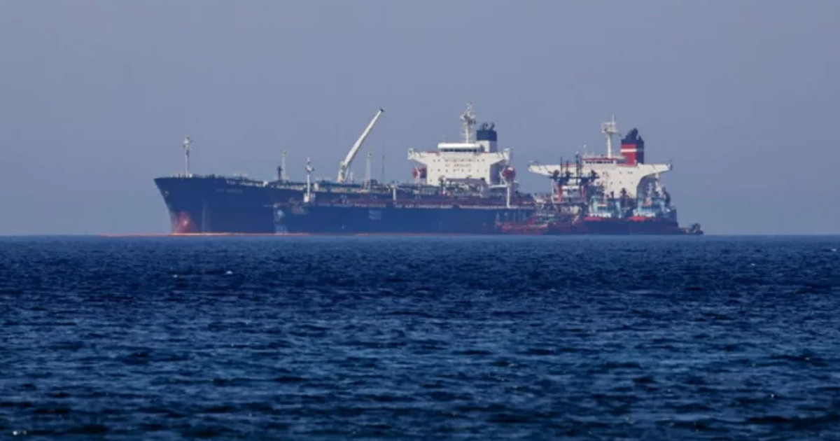 উত্তেজনার মধ্যে হরমুজ প্রণালি পার হলো ২ চীনা তেল ট্যাংকার