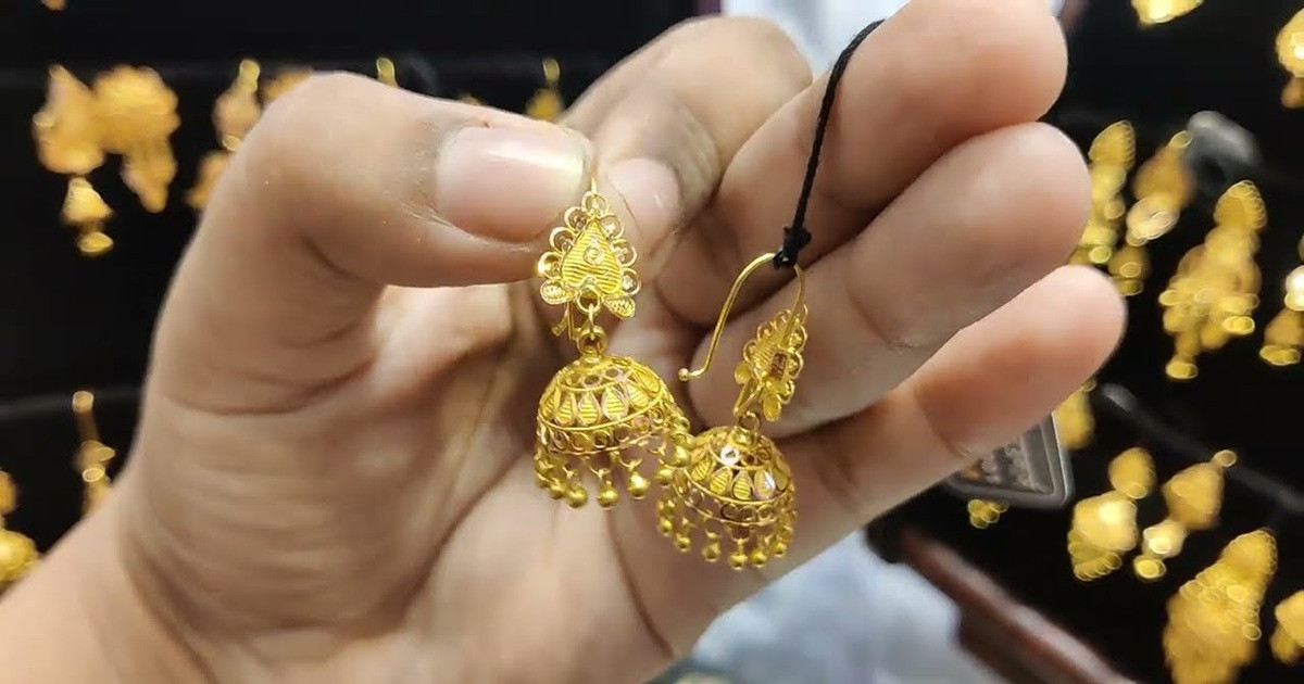 পড়ে যাওয়া দামে বিক্রি হচ্ছে স্বর্ণ