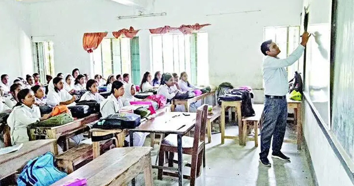 স্কুলে পাঠদান বাড়াতে অবসরপ্রাপ্ত শিক্ষকদের নিয়োগের নির্দেশ