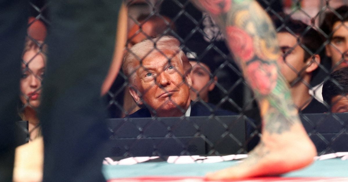 শান্তি আলোচনা যখন ব্যর্থ হচ্ছিল, ট্রাম্প তখন কুস্তি দেখছিলেন!