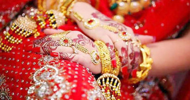 নববধূ নিয়ে বাড়ি ফেরার পথে একটি ট্রাক মুহূর্তে কেড়ে নিলো সব