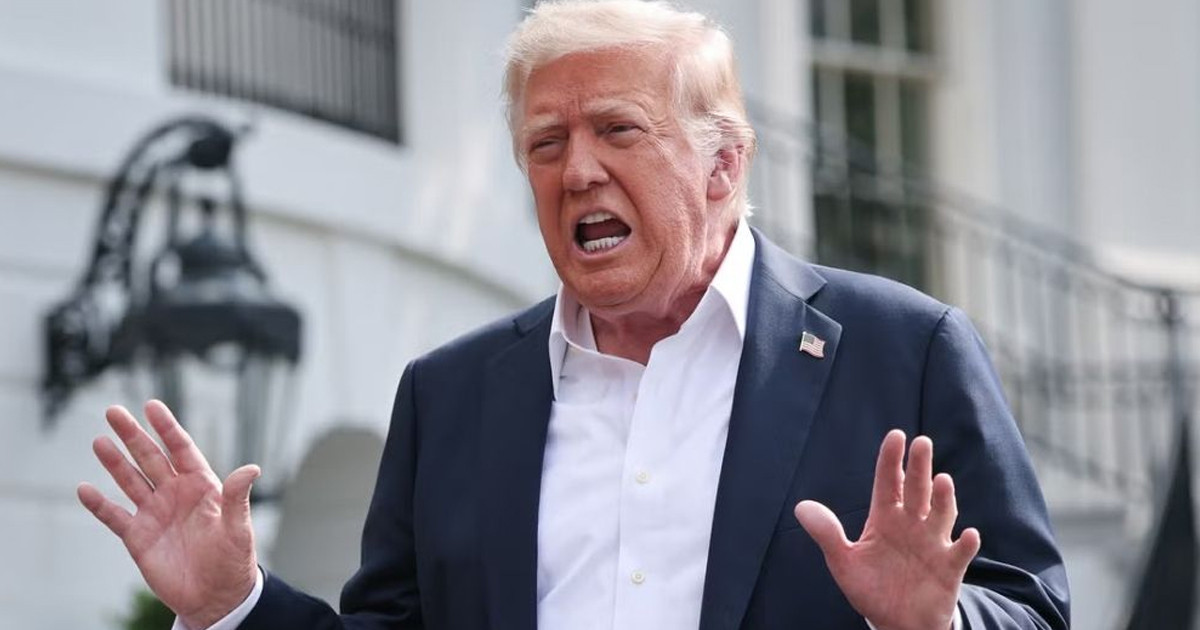 এবার হরমুজ প্রণালি অবরোধের ঘোষণা ট্রাম্পের