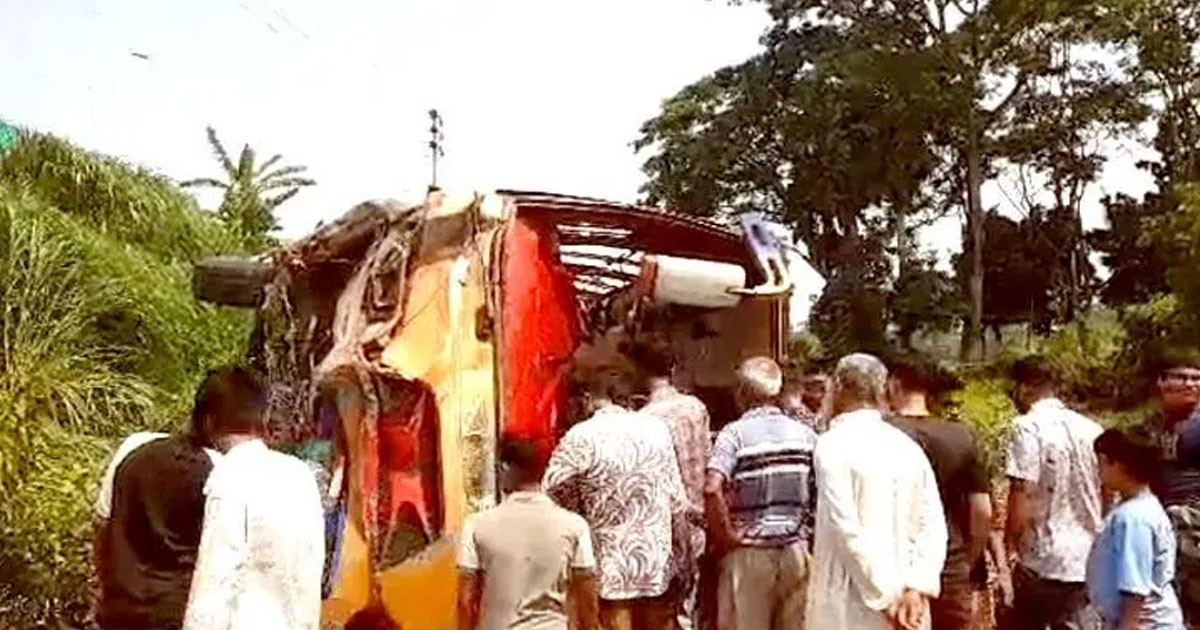 এবার বাস উল্টে খাদে, বহু হতাহত
