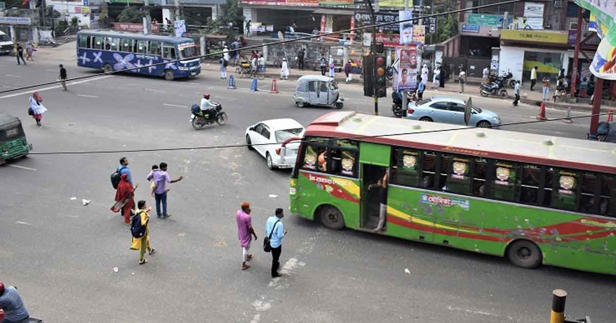 রাস্তা পারাপারে আইন না মানলে পথচারীর জেল-জরিমানা