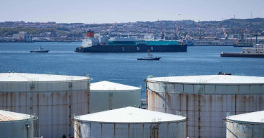 ইরানি বন্দর অবরোধের ঘোষণায় বিশ্ববাজারে বাড়ছে তেলের দাম