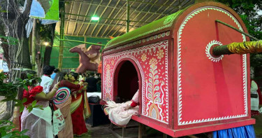 বর্ষবরণে বর্ণাঢ্য সাজে সেজেছে চারুকলা