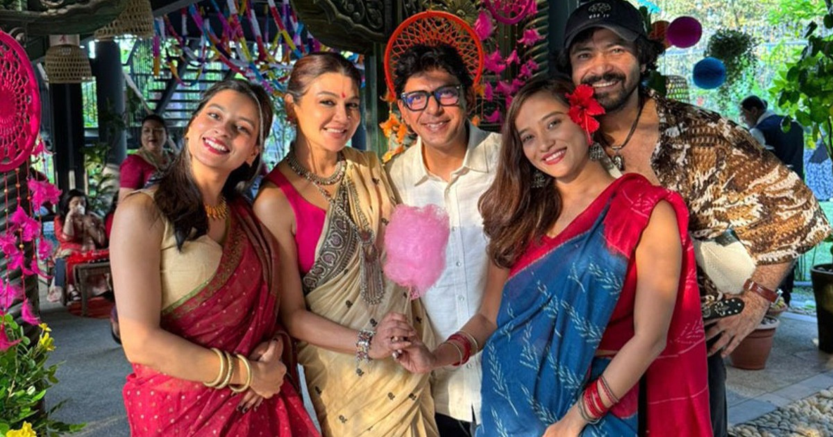 আজ অভিনেত্রী জয়া আহসান নিজ বাসায় অন্যরকম দিন কাটাচ্ছেন