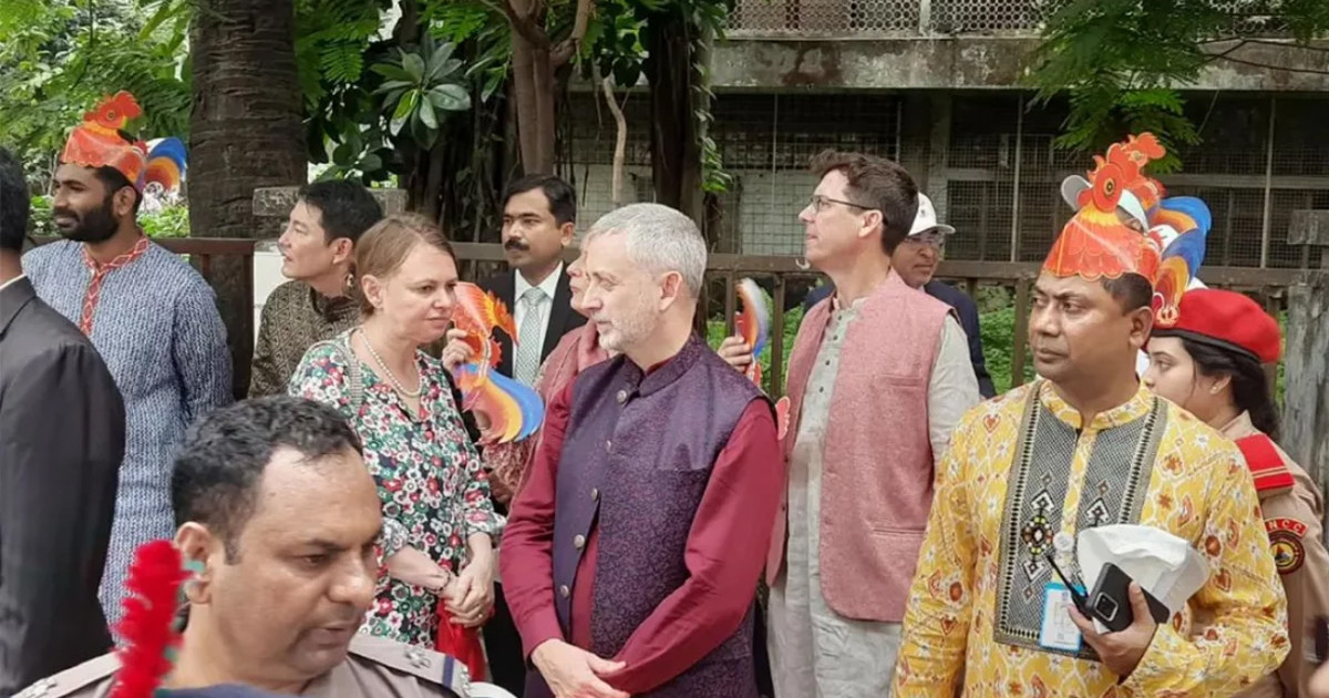 ঢাবির বৈশাখী শোভাযাত্রায় বিদেশি কূটনীতিকদের উপস্থিতি