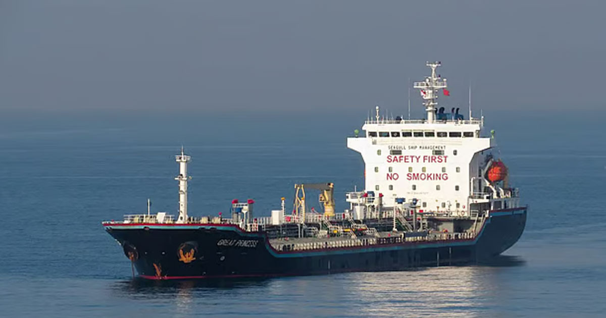 জেট ফুয়েল নিয়ে চট্টগ্রামে ভিড়ল জাহাজ, আসছে আরও দুই ডিজেলের চালান