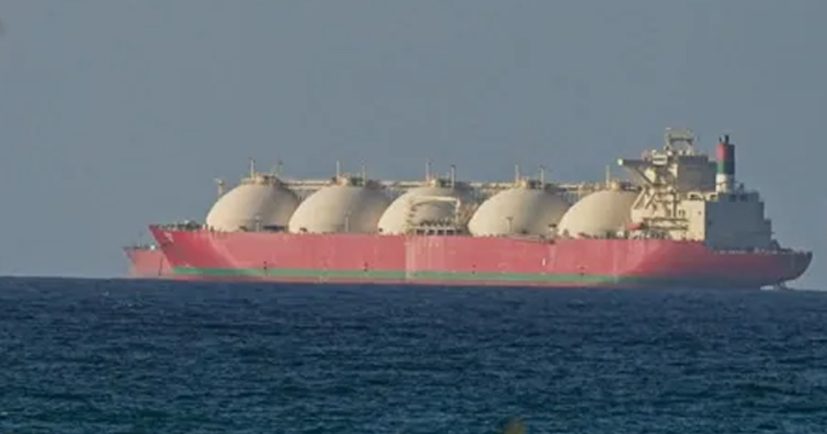 মার্কিন নিষেধাজ্ঞা অমান্য: হরমুজ প্রণালি অতিক্রম করেছে ইরানের ট্যাঙ্কার