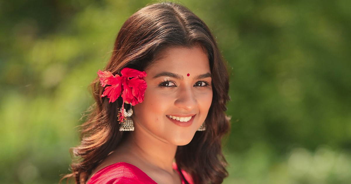 ‘ছোটবেলায় লাল-সাদা জামার জন্য কান্নাকাটি করতাম’