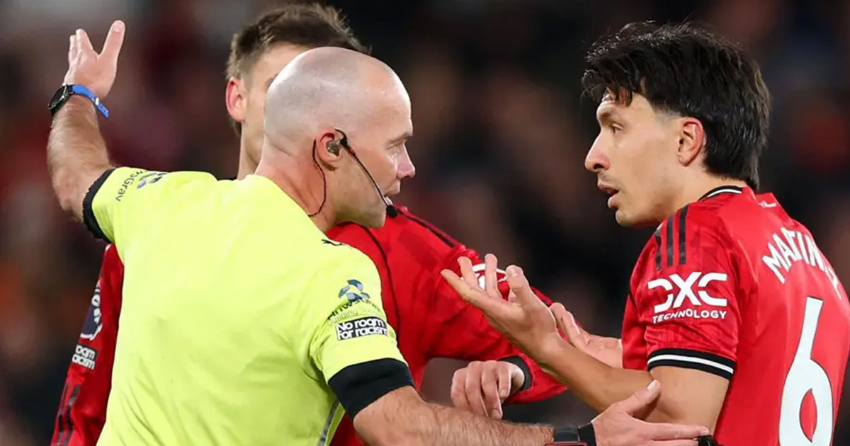 চুল টেনে লাল কার্ড দেখলেন আর্জেন্টাইন তারকা