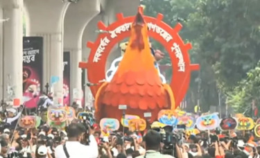নববর্ষকে স্বাগত জানিয়ে ঢাবিতে ‘বৈশাখী শোভাযাত্রা’