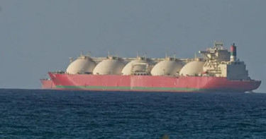 মার্কিন নিষেধাজ্ঞা অমান্য: হরমুজ প্রণালি অতিক্রম করেছে ইরানের ট্যাঙ্কার