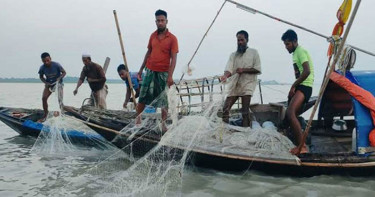 মধ্যরাত থেকে সাগরে মাছ ধরায় নিষেধাজ্ঞা