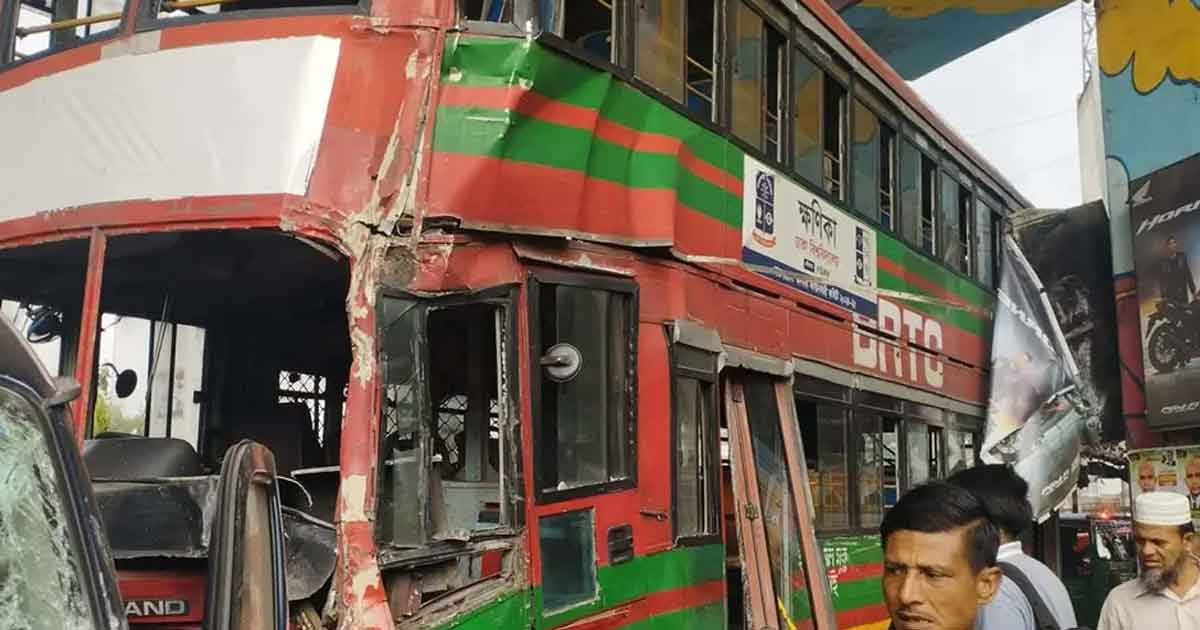 মগবাজারে ঢাবির বাস দুর্ঘটনায় ৮ শিক্ষার্থী আহত