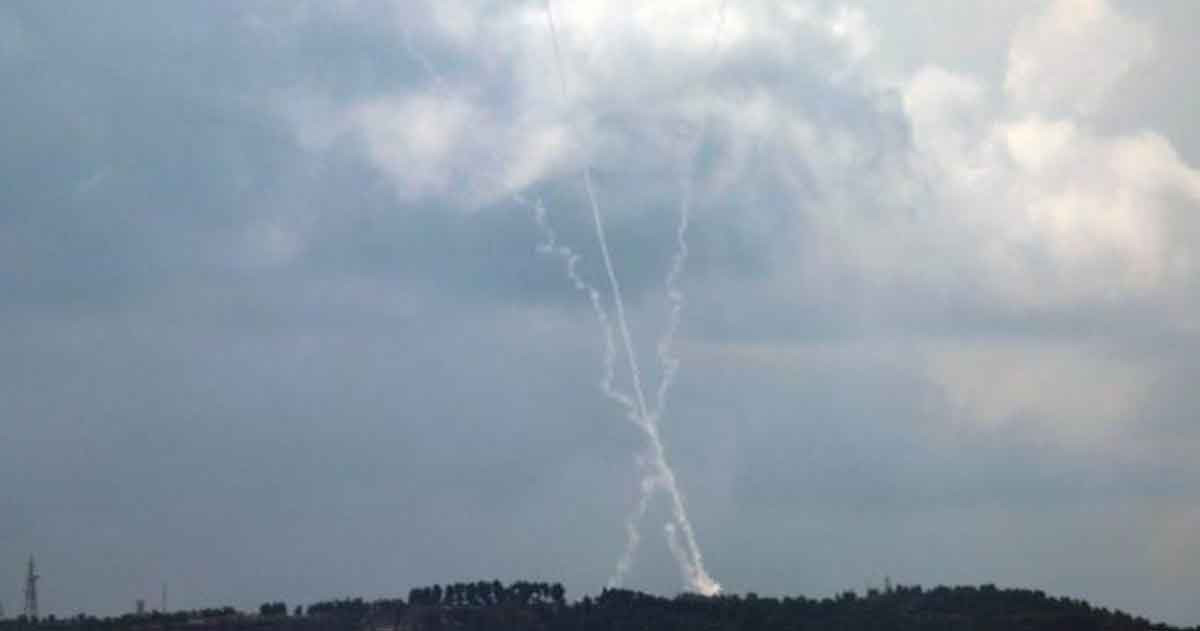 ইসরায়েলে হিজবুল্লাহর ২০ রকেট হামলা