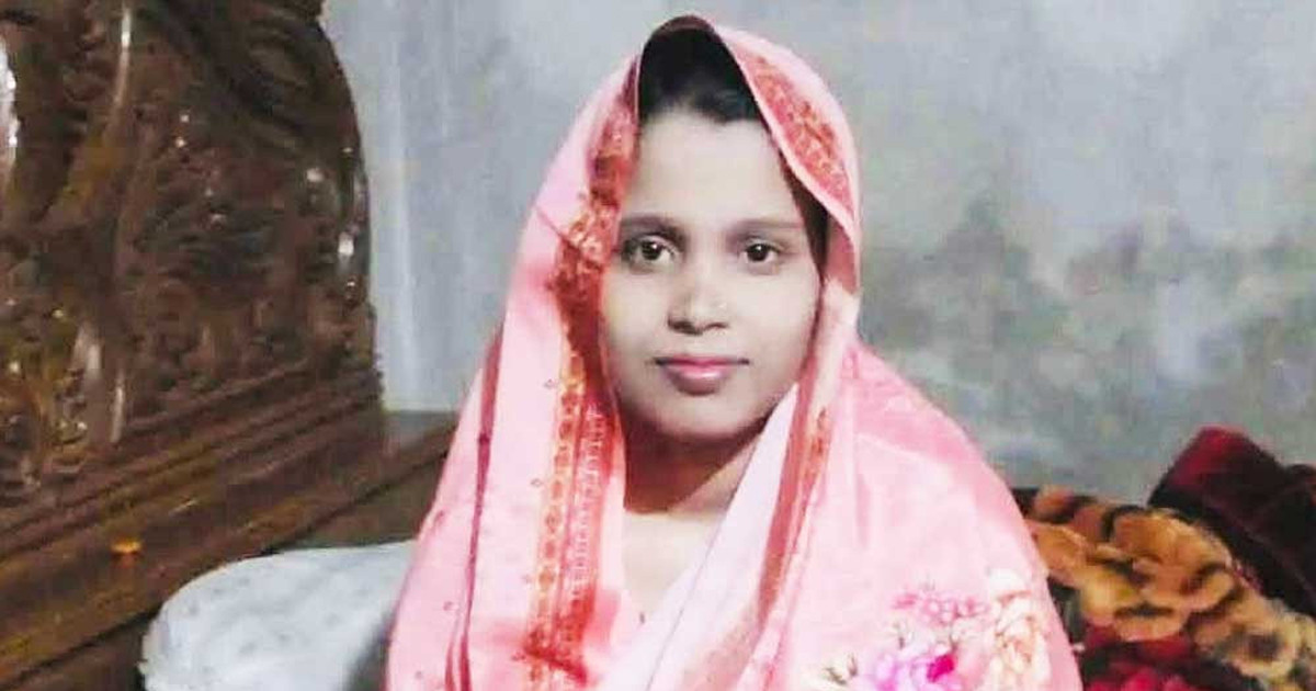 প্রবাসীর স্ত্রীর মরদেহ খালে, শরীরে আঘাতের চিহ্ন