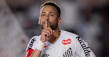 গোল করলেন নেইমার, ‘মোটা’ বললেন ভক্ত