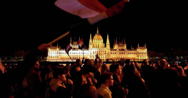 ঐতিহাসিক জয়ের পর প্রেসিডেন্টের পদত্যাগ চান নতুন প্রধানমন্ত্রী