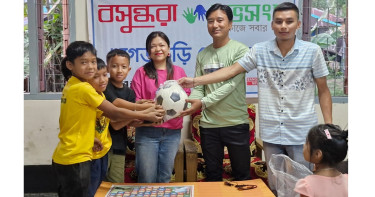 বাংলা নববর্ষ উপলক্ষে শিশুদের মাঝে বসুন্ধরা শুভসংঘের ক্রীড়া সামগ্রী উপহার