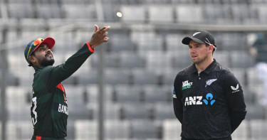 টস হেরে ফিল্ডিংয়ে বাংলাদেশ