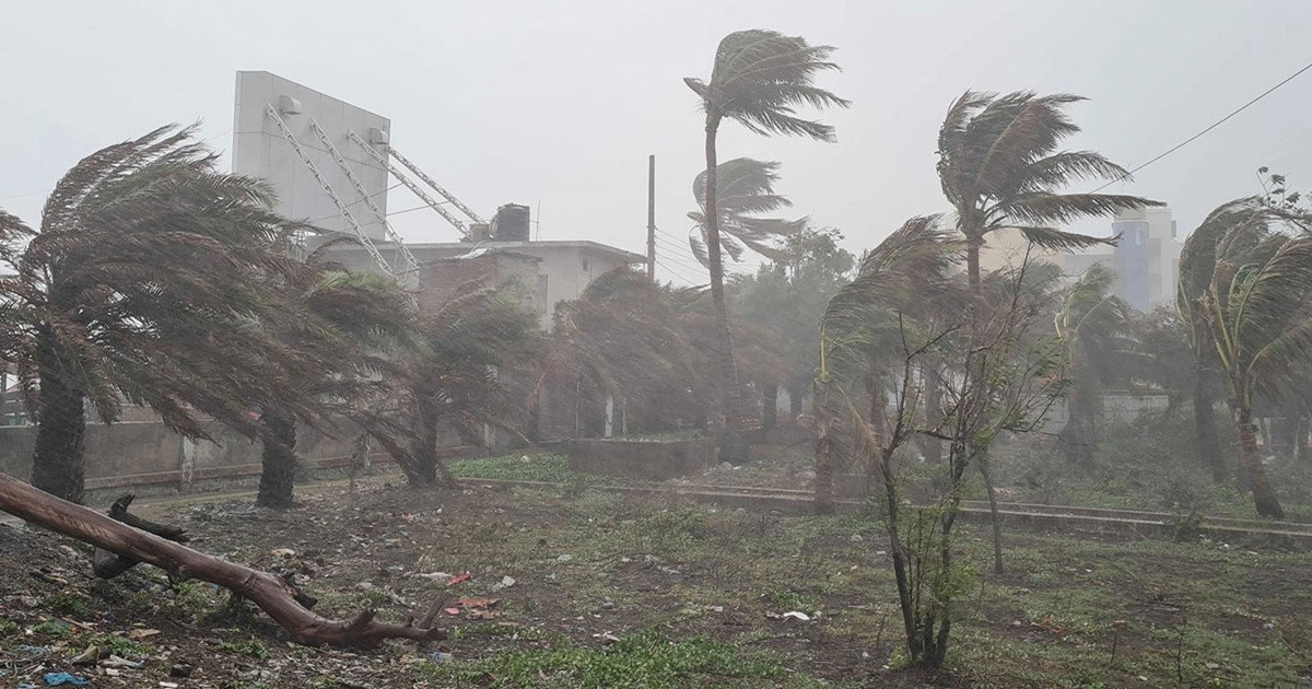 দুপুরের মধ্যে ৬০ কিমি বেগে ঝড়ের পূর্বাভাস