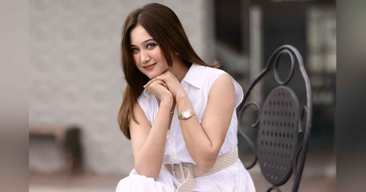 বিএনপির মনোনয়ন নিলেন অভিনেত্রী চমক