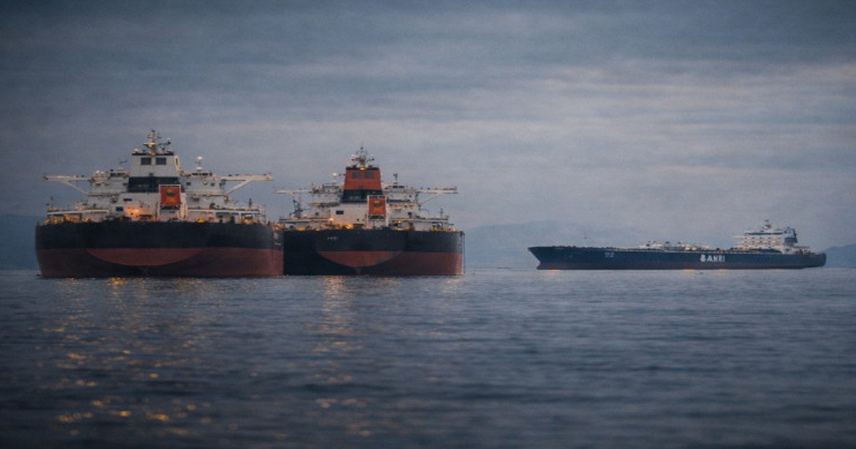 ইরানের গুলিতে হরমুজে পিছু হটলো ভারতীয় ট্যাংকার