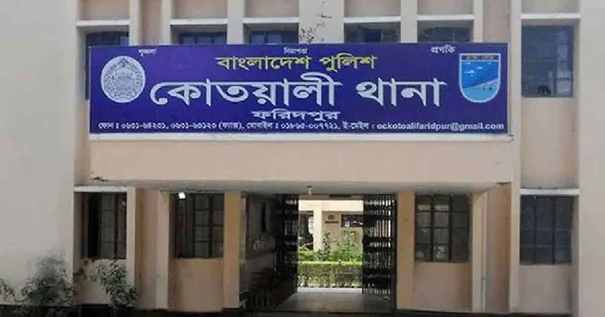 ফরিদপুরে ট্রাকের ধাক্কায় প্রাণ গেল কলেজছাত্রীর