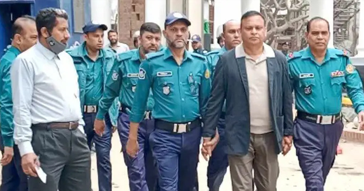 ‘মাননীয় আদালত, আমি বরখাস্ত নই’