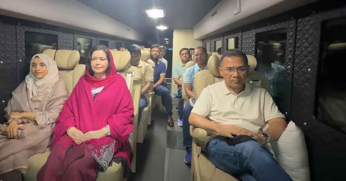 বগুড়ার পথে প্রধানমন্ত্রী