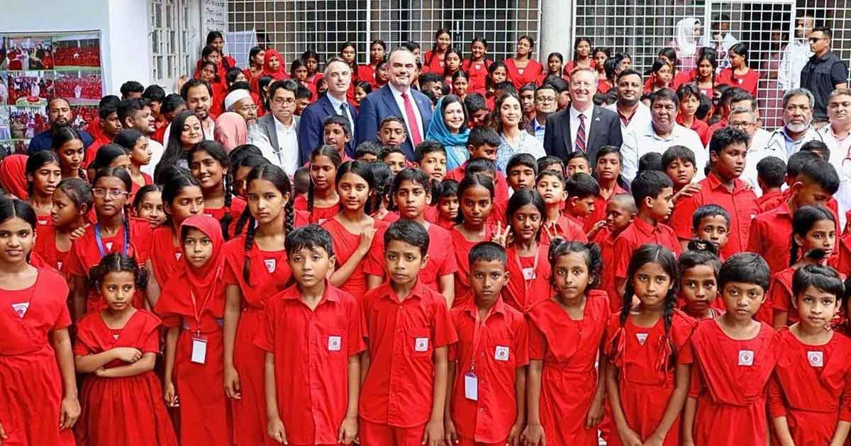 ‘সুরভি স্কুলে’ মার্কিন বিশেষ দূত, শিশু কল্যাণে সহযোগিতার আশ্বাস
