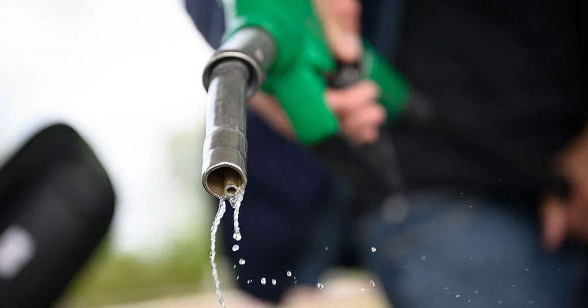 হরমুজ সংকট ঘিরে তেলের বাজারে অস্থিরতা, দাম বাড়ল বিশ্ববাজারে