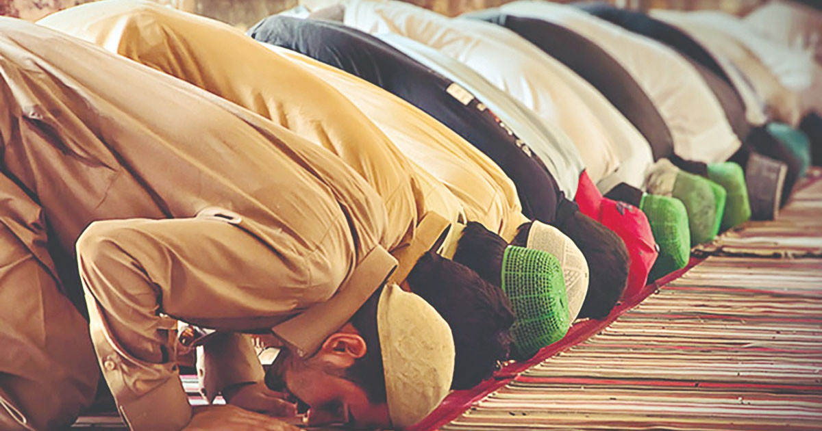 যে নামাজে হৃদয়ে প্রশান্তি মেলে