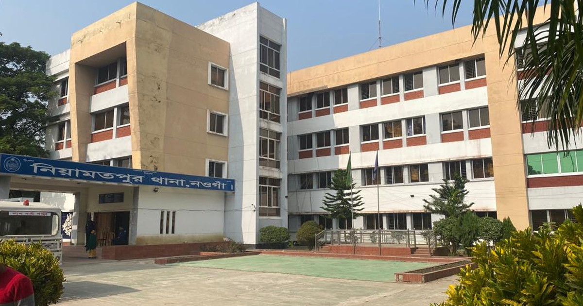 নওগাঁয় একই পরিবারে ৪ জনকে গলাকেটে হত্যা